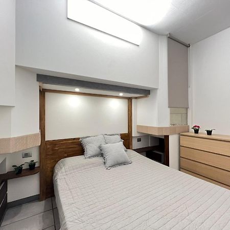"R&P Apartment", Short Term Stay, Elegant Design, Bisceglie Metro Station, Easy For San Siro And Fiera Milano, Free Parking Eksteriør bilde